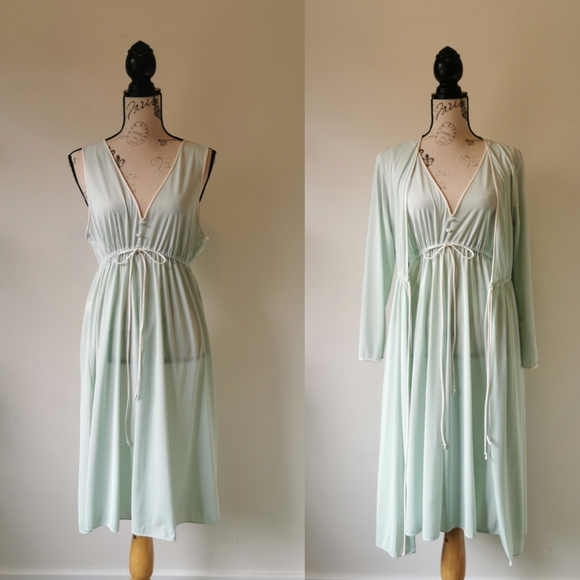 Vintage Other - Vintage Peignoir set